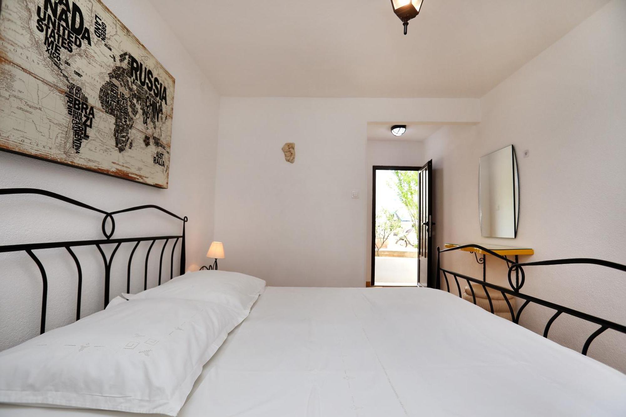 Guesthouse Kate Τρογκίρ Εξωτερικό φωτογραφία