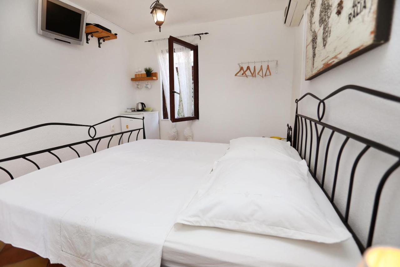 Guesthouse Kate Τρογκίρ Εξωτερικό φωτογραφία