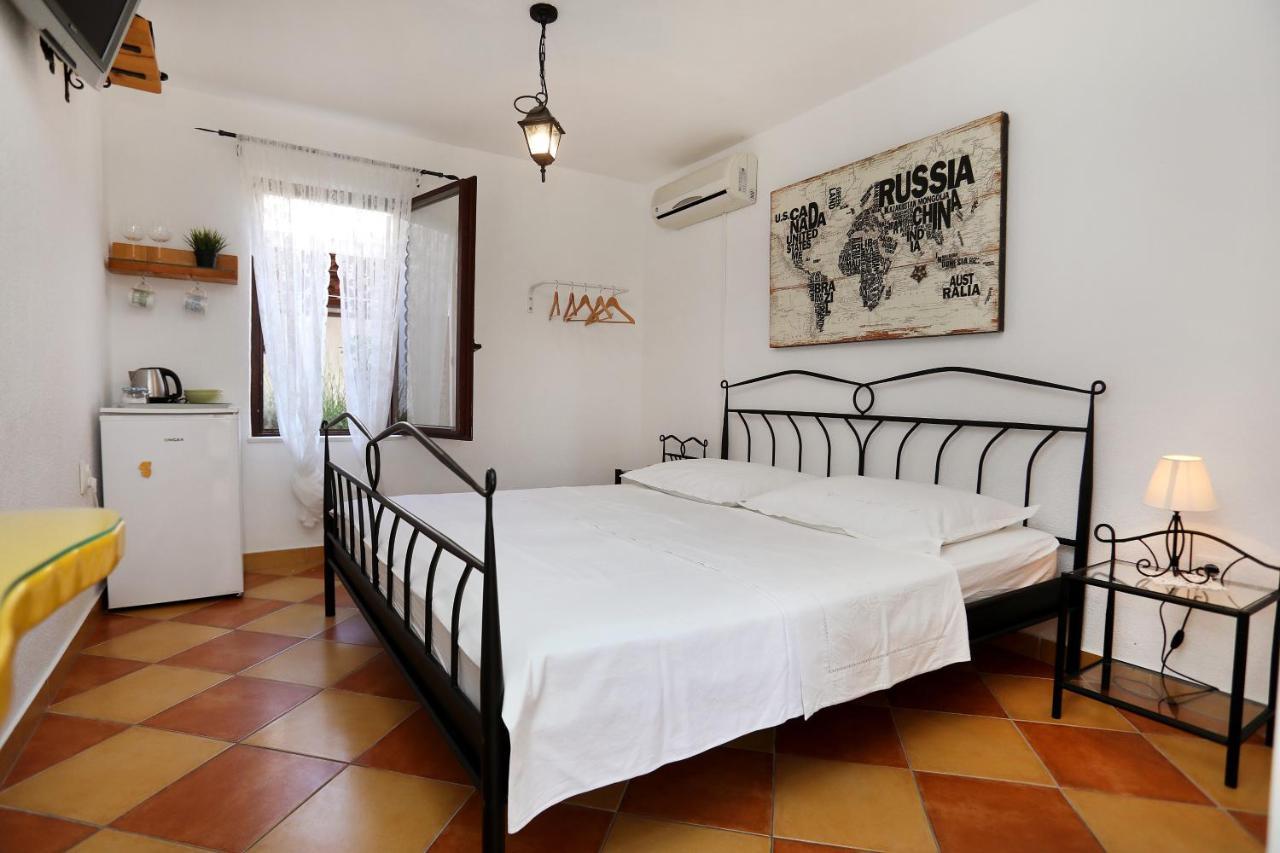 Guesthouse Kate Τρογκίρ Εξωτερικό φωτογραφία
